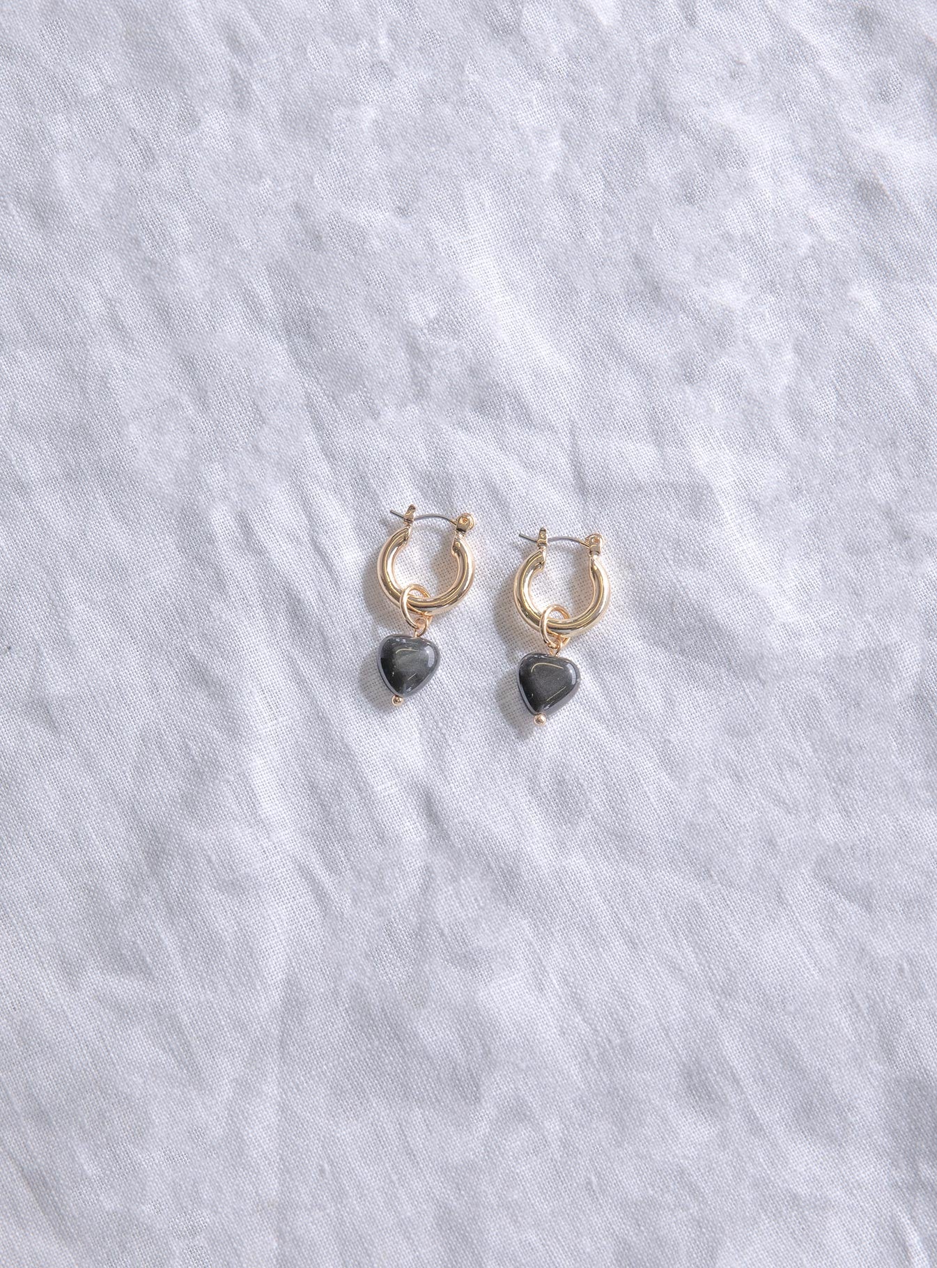 Breaking Hearts Earrings Black