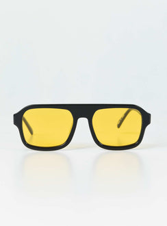 Sunglasses Plastic frame Moulded nose bridge Yellow tinted lenses