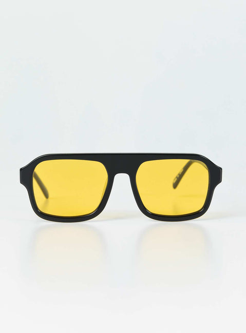 Sunglasses Plastic frame Moulded nose bridge Yellow tinted lenses