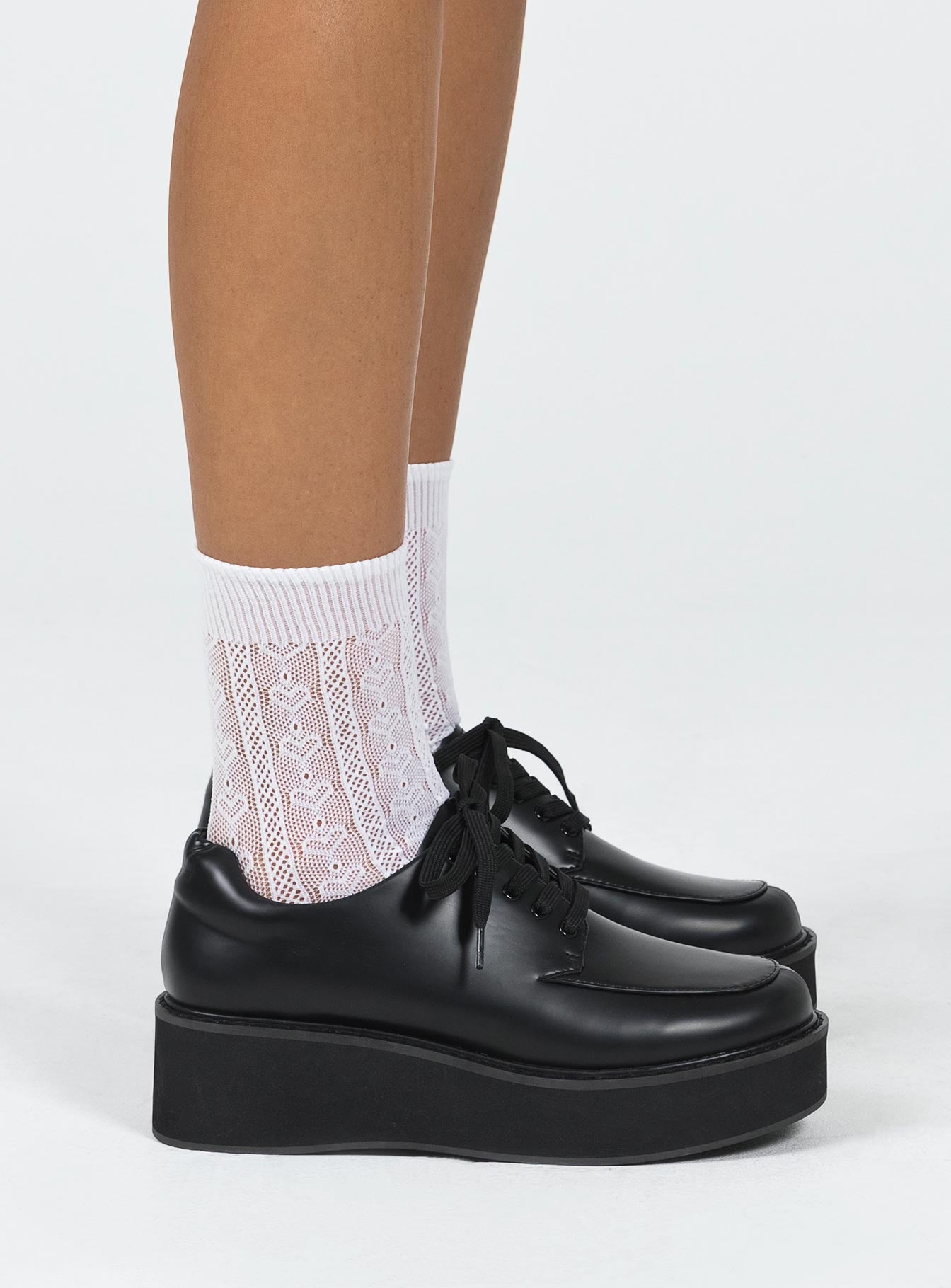 Loafer Faux matte leather material Lace-up fastening Rounded toe Platform base Padded footbed