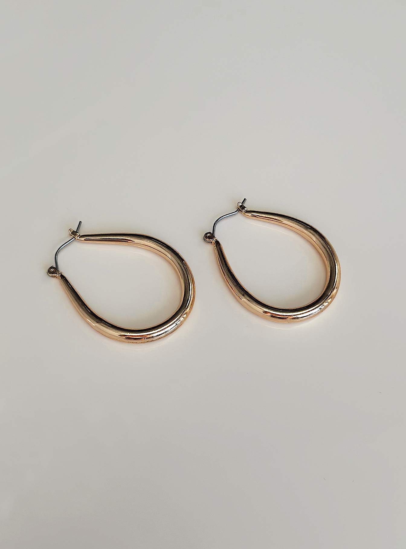 Gold earrings Gold toned Hoop fastening