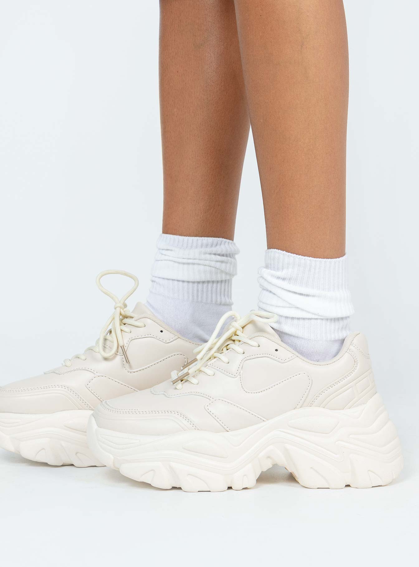 Sneakers Chunky style Platform base Padded footbed Lace-up fastening