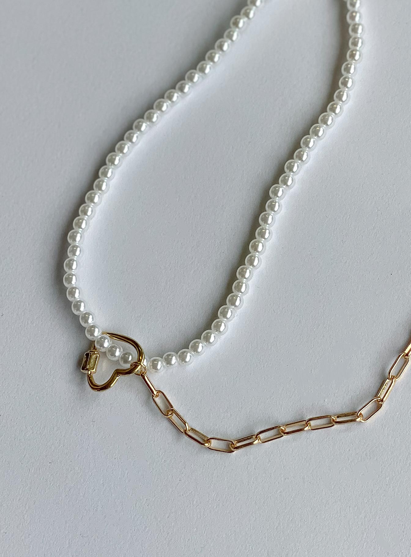 Necklace Gold-toned  Pearl detailing Lobster clasp fastening