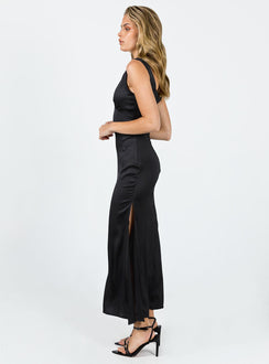 Front view of model wearing  front Princess Polly Scoop Neck  Lynsey Midi Dress Black
