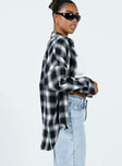 Oversized jacket Plaid print Classic collar Dropped shoulder Button front fastening Front pocket Single button at cuff