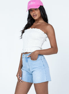 100% cotton shorts Light wash denim  High waisted  Zip & button fastening  Classic five-pocket design  Belt looped waist  Raw-edge hem  Princess Polly badge on back 