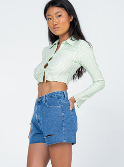 Shorts  100% cotton Dark wash denim High waisted  Zip & button fastening  Classic five-pocket design  Belt looped waist  Raw-edge hem  Ripped leg 