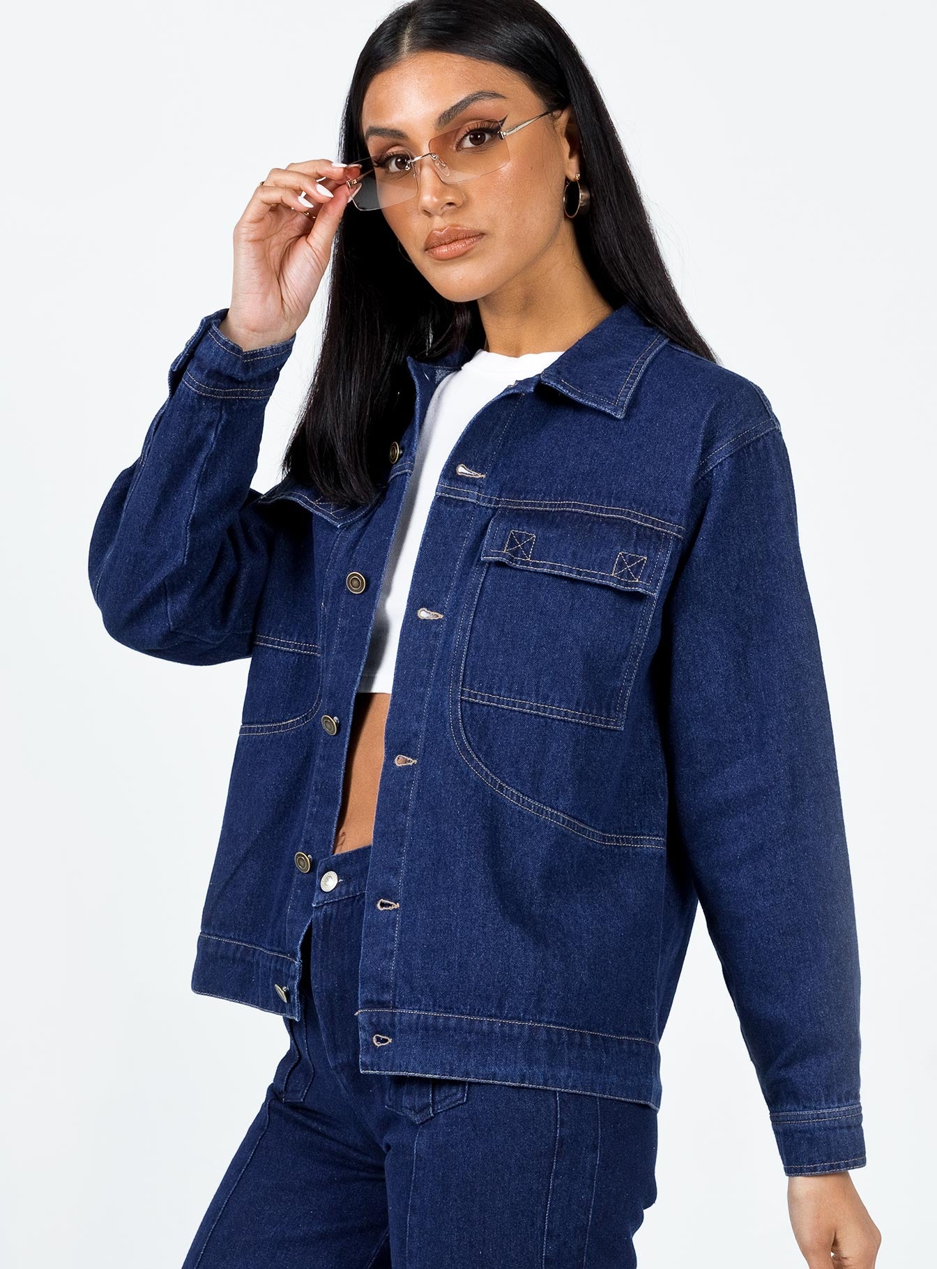Denim jacket 100% cotton  Dark wash denim  Contrast stitching  Classic collar  Button front fastening  Twin chest pockets 