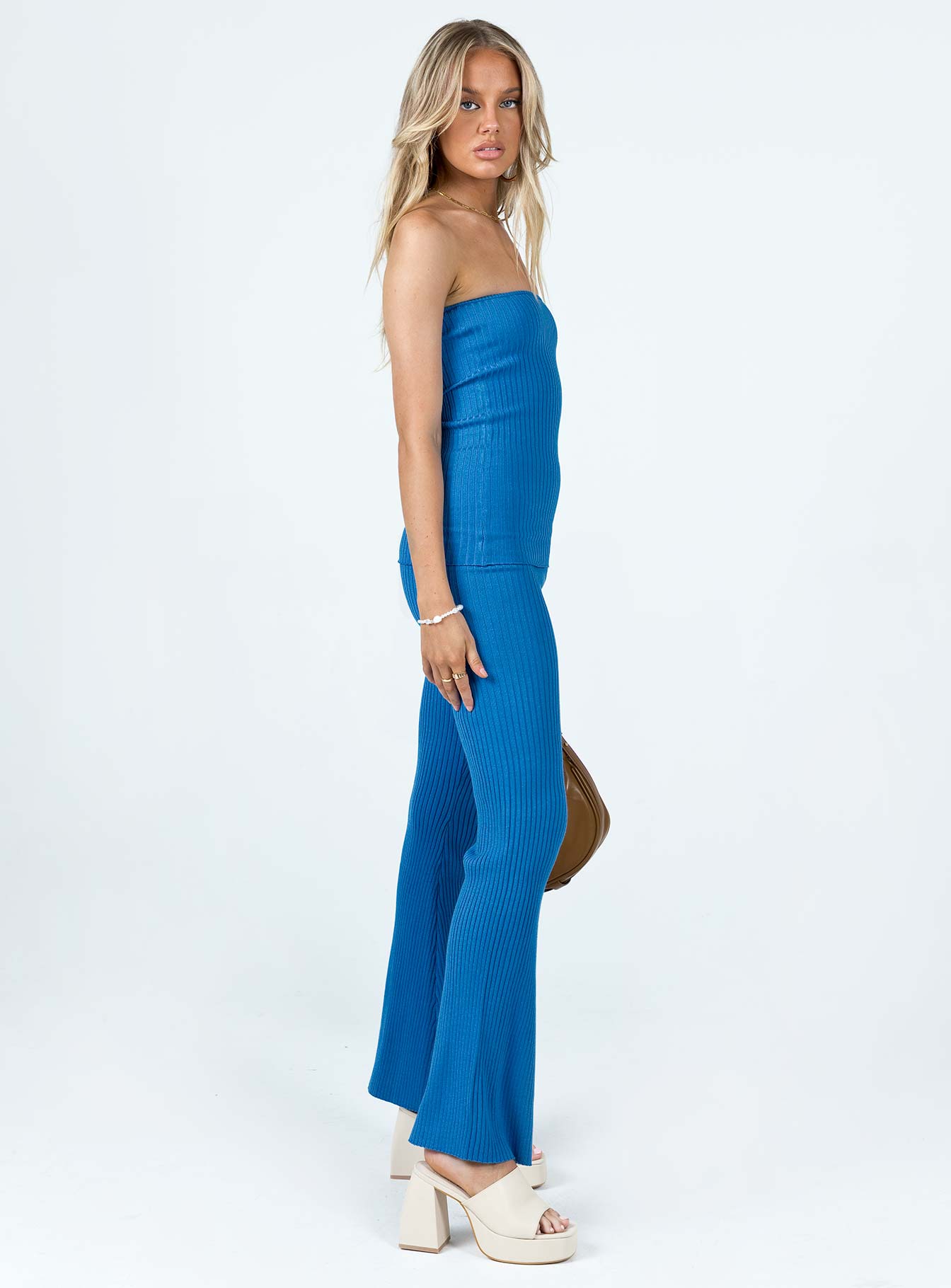 Matching set Ribbed knit material Strapless top Longline design High waisted pants Elasticated waistband Flared leg 