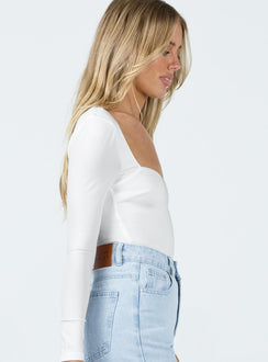 side view of model wearing Princess Polly Alberta Long Sleeve Bodysuit White Full Sleeves Sweetheart 