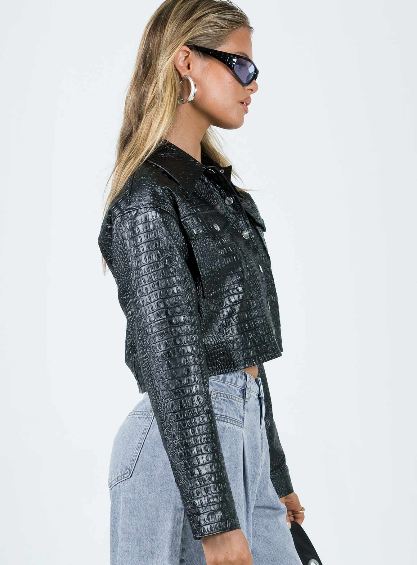 Cropped jacket Faux leather material Croc print Classic collar Press button fastening Twin chest pockets Single button cuff