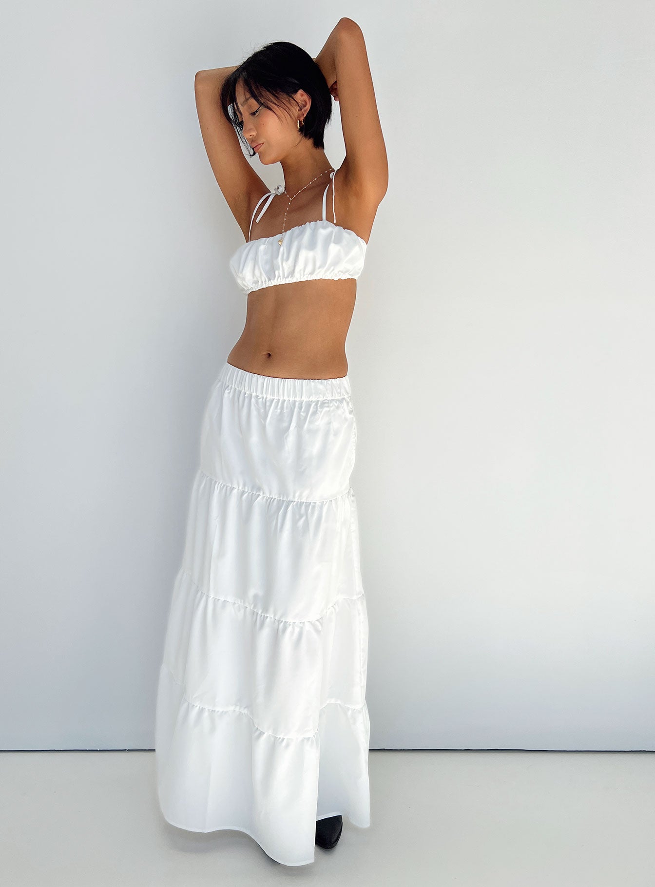White matching set Crop top Adjustable shoulder straps Maxi skirt Elasticated waistband Tiered skirt