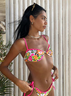 Bikini top Printed design Balconette style  Wired cups  Adjustable shoulder straps  Clasp fastening Unpadded