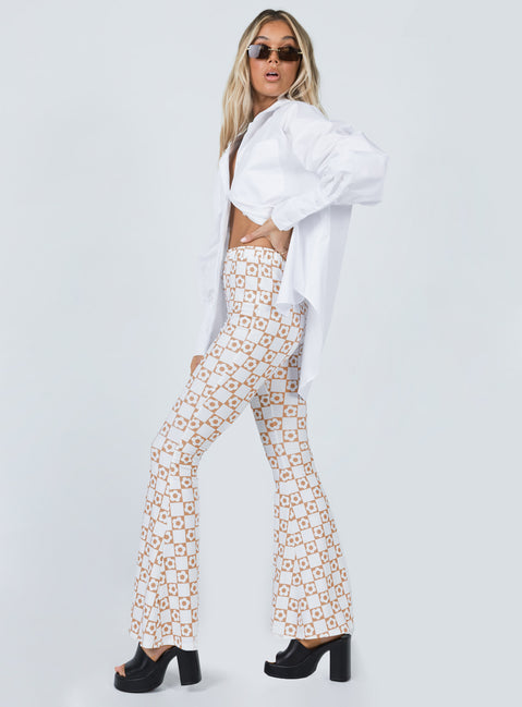 side view of model wearing Princess Polly Jerry Pants Beige 