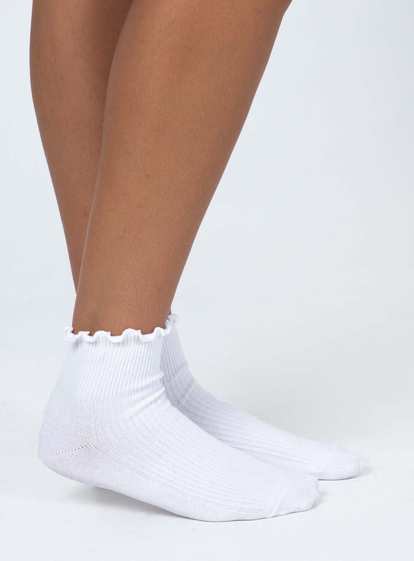 Ribbed Ruffle Socks White