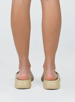 Slides Rubber design  Single wide upper  Platform base  Lightweight 