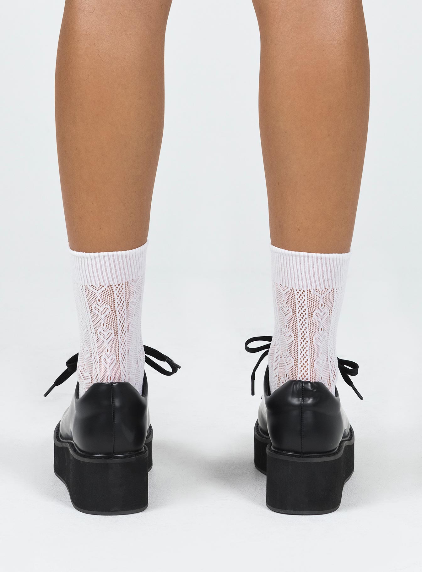 Loafer Faux matte leather material Lace-up fastening Rounded toe Platform base Padded footbed