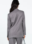 Overszied blazer Lapel collar  Faux chest pocket Double-breasted  Twin faux hip pockets  Non-stretch  Fully lined 