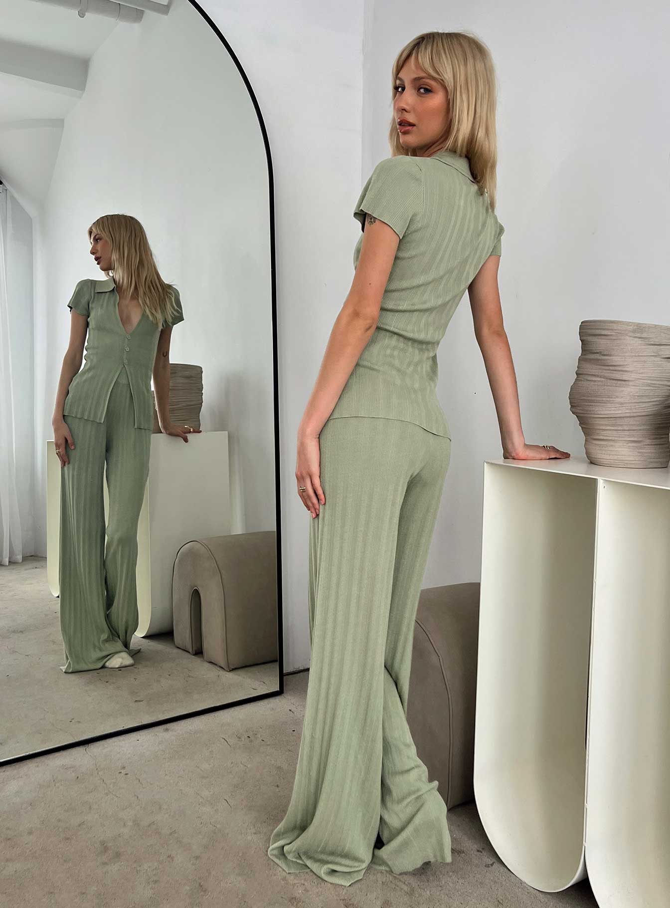 Two piece set Knit material Short sleeve top Front button fastening Classic collar Plunging neckline Wide leg pants Elasticated waistband