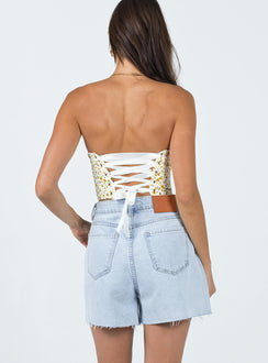 Denim shorts Light wash denim High waisted design Belt looped waist Zip & button fastening Classic five-pocket design Raw edge hem