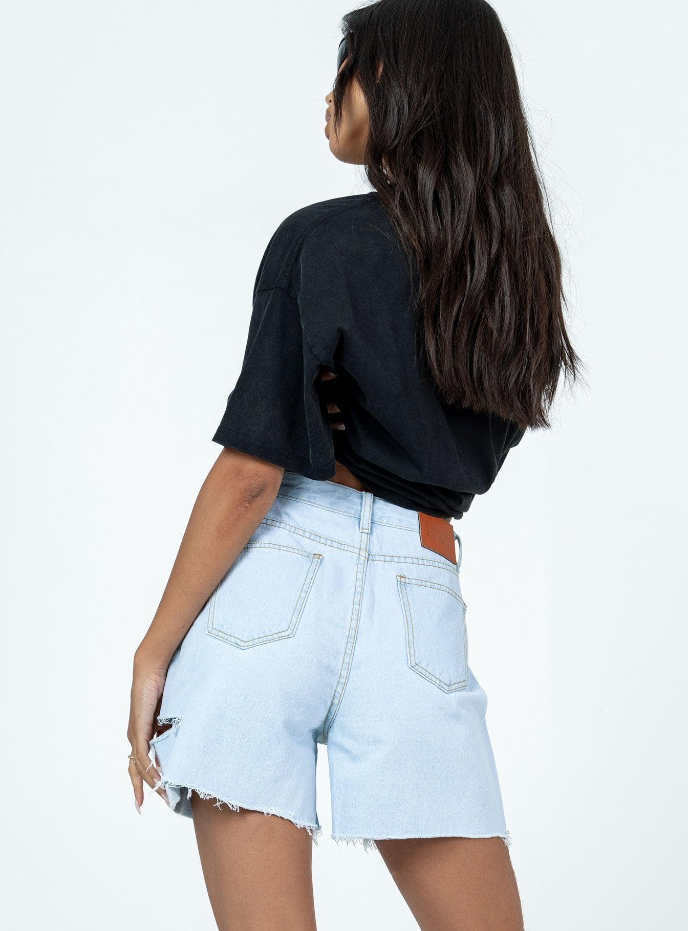 Shorts Light wash denim  Contrast stitching  Zip & button fastening  Belt looped waist  Classic five-pocket design  Branded patch on back  Ripped leg Frayed hem 