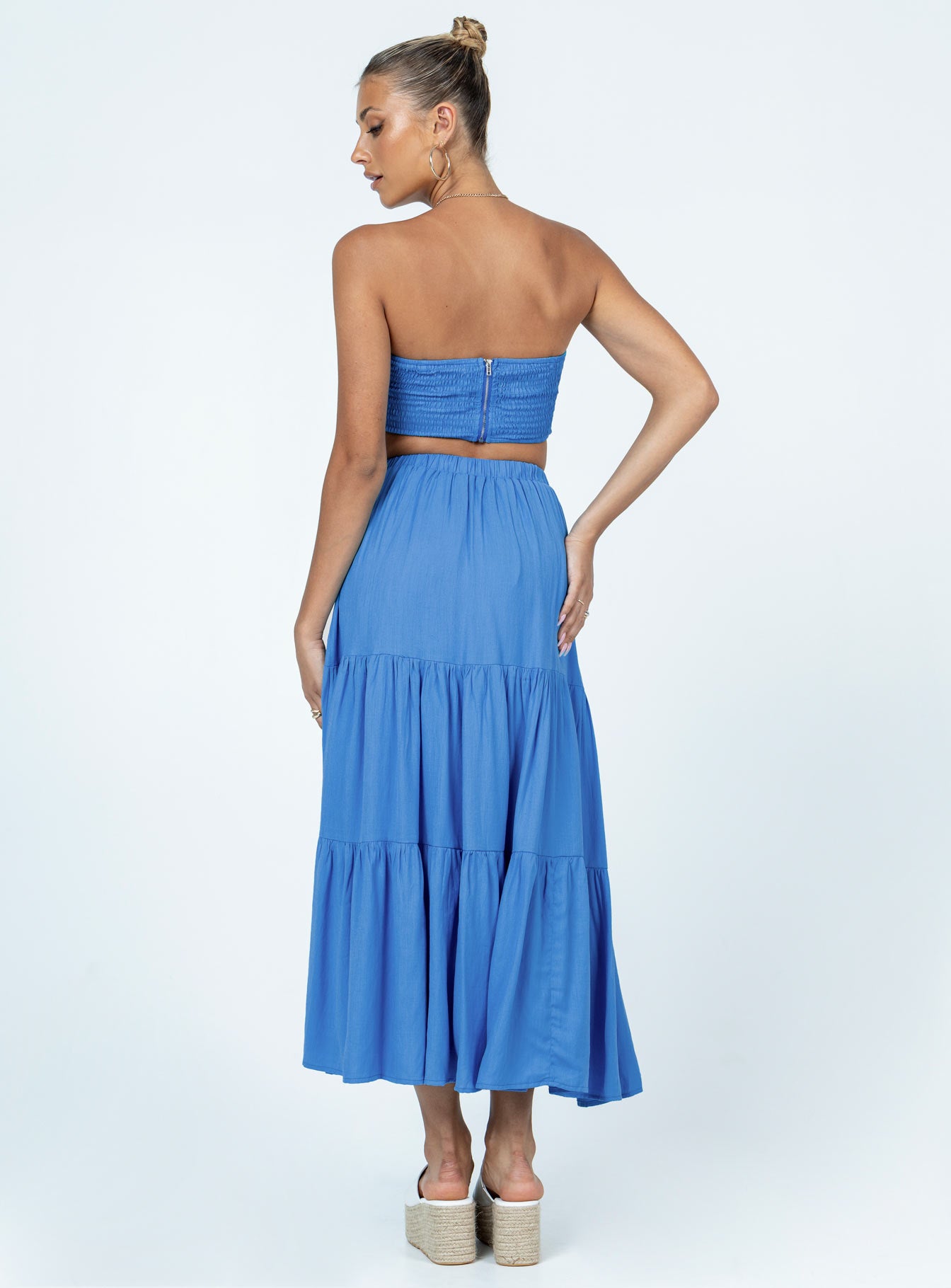 Matching set Crop top Removable shoulder straps  Inner silicone strip at bust  Twisted bust  Shirred back  Zip fastening  High waisted midi skirt  Elasticated waistband  Layered design 