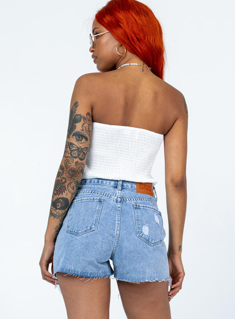 Shorts Light wash denim  Zip & buton fastening  Distressed ripping throughout  Classic five pockets design  Belt looped waist 