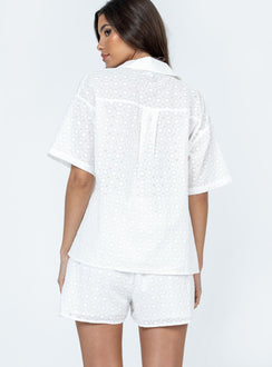 Shorts 100% cotton Delicate stitched material  Elasticated waistband  Twin hip pockets 