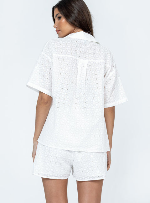 Shorts 100% cotton Delicate stitched material  Elasticated waistband  Twin hip pockets 