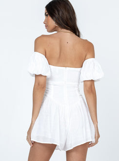 Romper Off the shoulder puff sleeves  Removable & adjustable shoulder straps  Twisted bust  Cut out midriff  Shirred back 