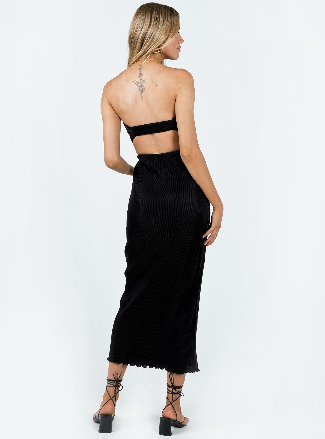 Matching set Plisse material Strapless crop top Twist design Inner silicone strip at bust Elasticated band at back Maxi skirt Thick elasticated band at waist Lettuce edge hem Good stretch Lined top