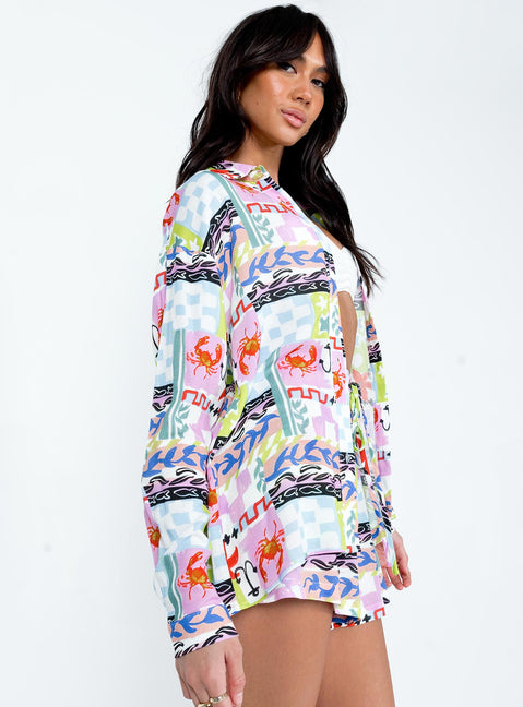 Matching set Graphic print  Collared shirt  High waisted shorts  Elasticated drawstring waist  Twin hip pockets 