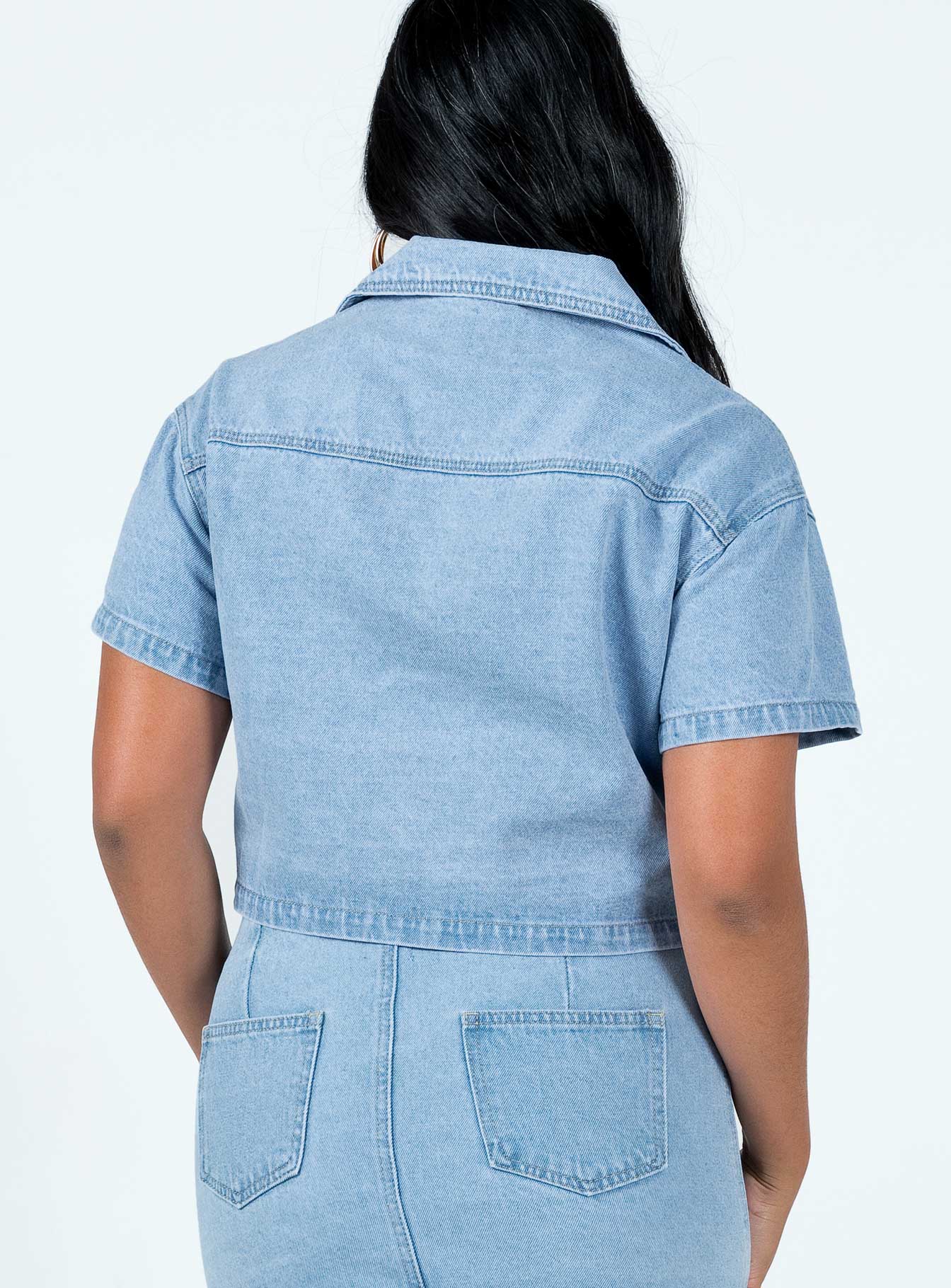 Cropped denim jacket Light wash denim Short sleeves Classic collar Buttons fastening at front Twin chest pockets