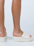 Britta Platform Heels Beige