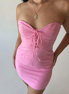 Front view of model wearing  front Princess Polly Sweetheart Neckline  Starlette Mini Dress Pink