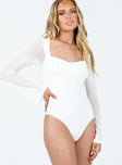 front view of model wearing Princess Polly Stellano Long Sleeve Bodysuit White Full Sleeves Sweetheart 