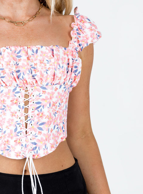 Front view of model wearing  front Princess Polly Short Sleeves Square Neck  Harry Top Floral