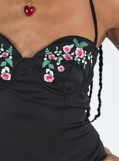 Front view of model wearing  front Princess Polly Sweetheart Neckline  Hassie Mini Dress Black