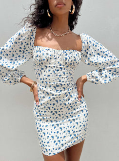 Front view of model wearing  front Princess Polly Square Neck  Vilma Long Sleeve Dress White Floral