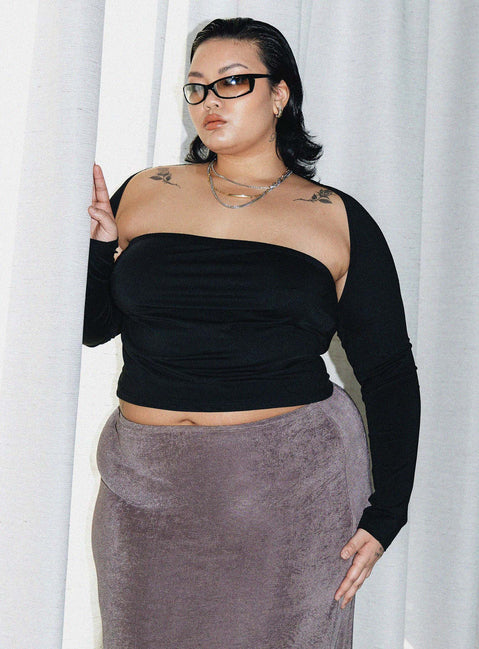 Front view of model wearing  front Princess Polly Full Sleeves Square Neck  Deandra Top Black Curve