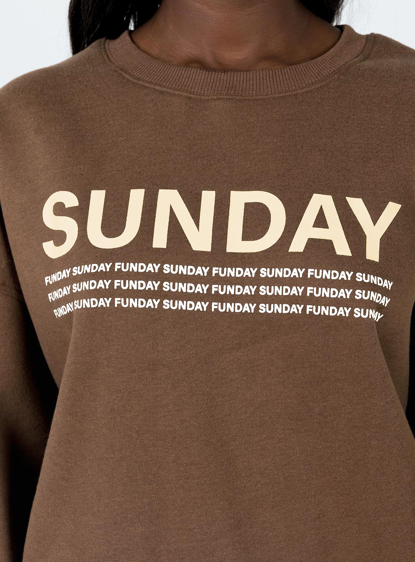 Oversized sweatshirt Print on front Crew neckline Relaxed sleeves Drop shoulder Soft fleece lining