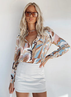 side view of model wearing Princess Polly Effie Shirt Brown Multi 